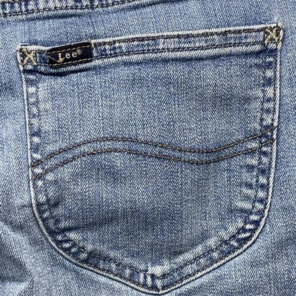Lee Denim Jeans 32x29 Light Blue Wash Classic‎ Fit Five Pocket Distressed Casual